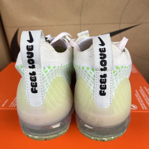 NEW Nike Air VaporMax 2021 Flyknit FD0871-100 Green “Feel Love” Women Size 7 - Picture 4 of 5